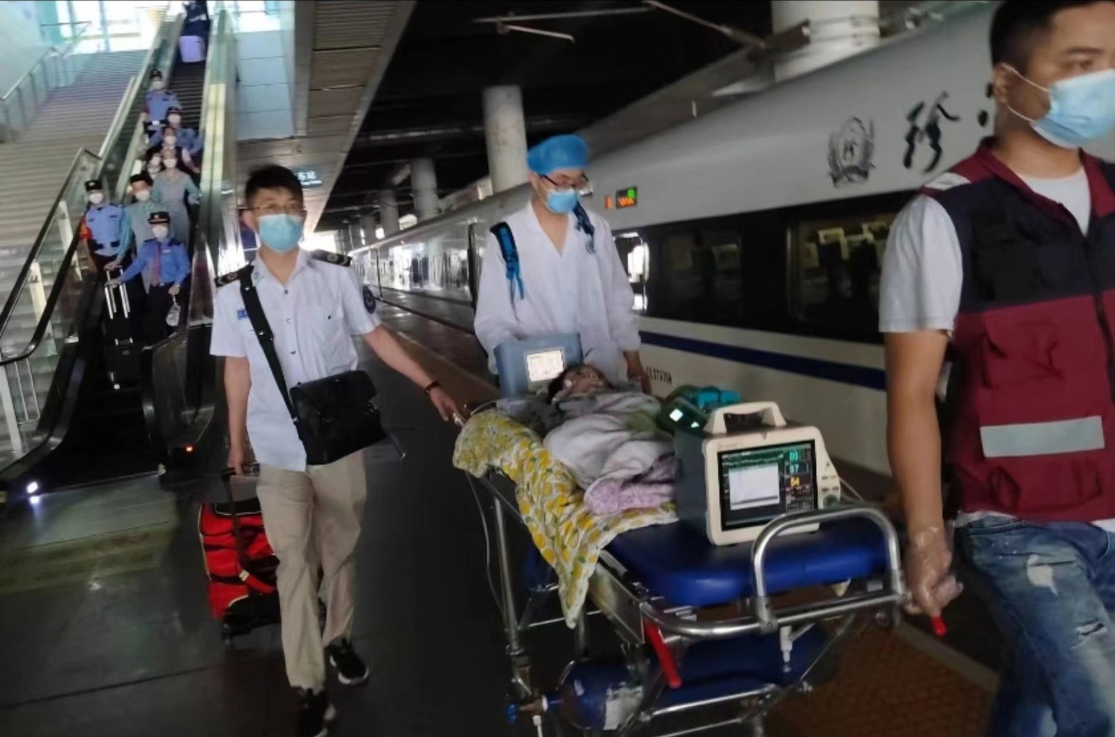 拉孜县高铁转运公司